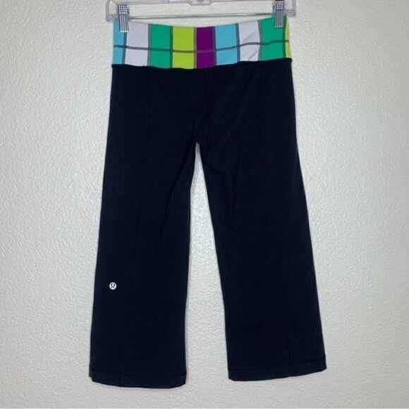 Lululemon Size 4 Reversible Yoga Groove Cut Leggings - Picture 9 of 10